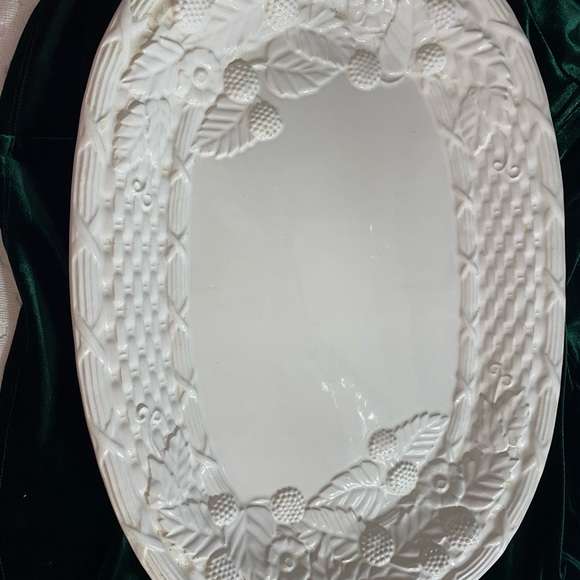 Large 20”x 14” White Stoneware Fruit Basket Serving Plater - Picture 16 of 16